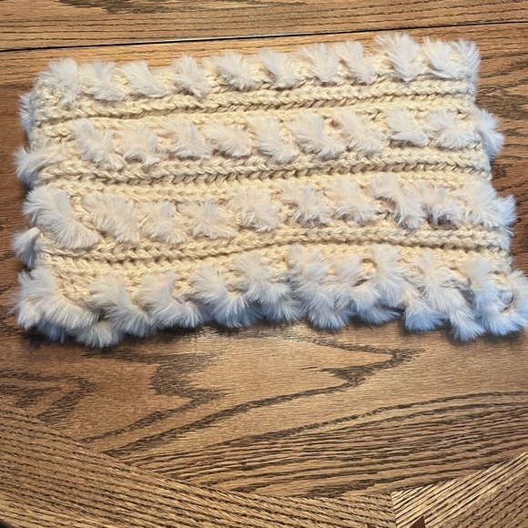 New Cream super soft infinity scarf/ snood with faux fur. $20 obo - Picture 2 of 3